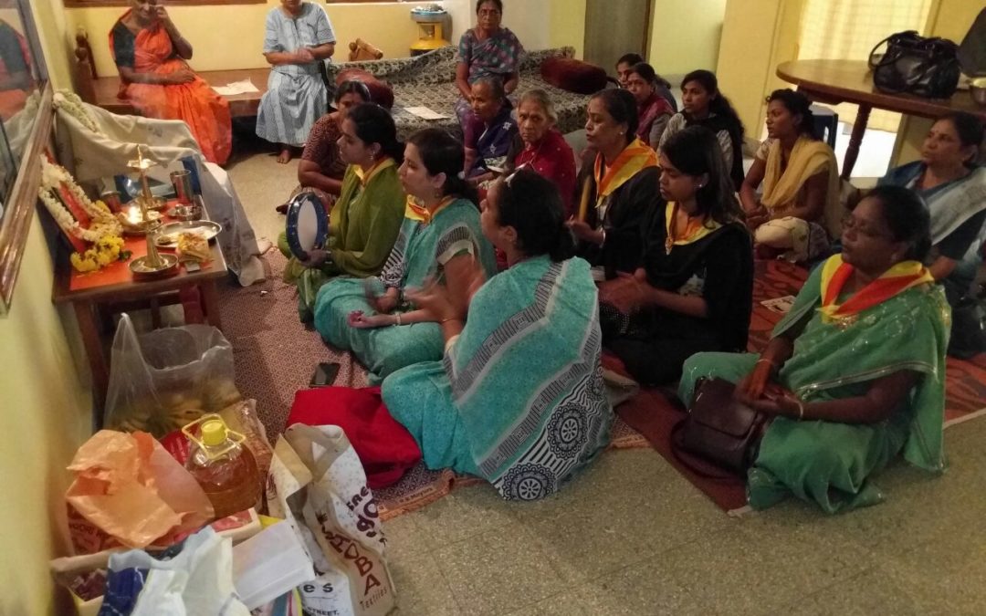 old-age-home-visit-by-mahila-youth-south-bangalore-district-on-3-09-2016